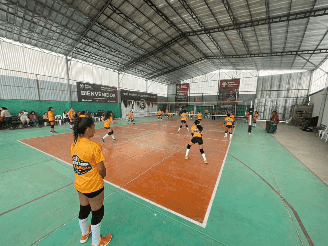 Campamentos y clínicas de vóleibol - Club Atlético Atenea