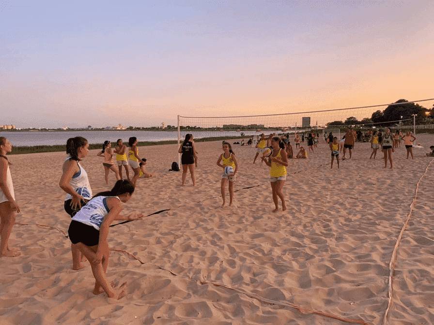 Campamentos y clínicas de vóleibol - Club Atlético Atenea