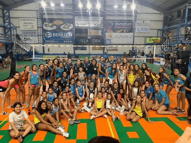 Campamentos y clínicas de vóleibol - Club Atlético Atenea